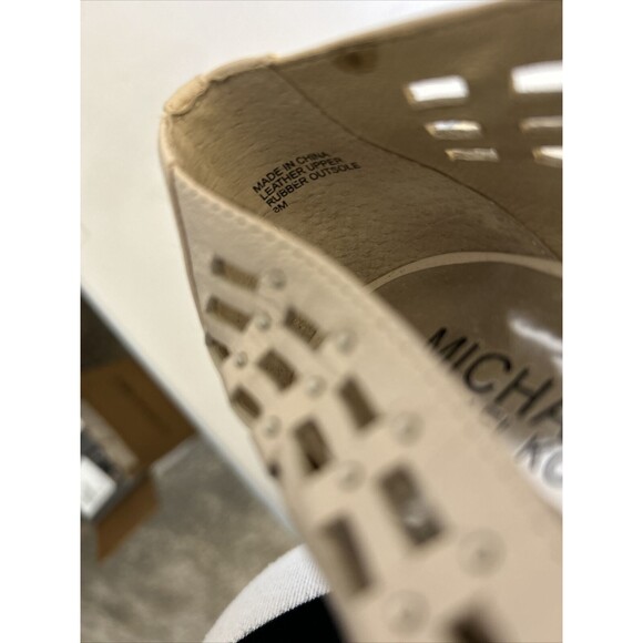 MICHAEL KORS Studded Beige Leather Ballet Flats Sz 8 M Cut Outs - Picture 11 of 11